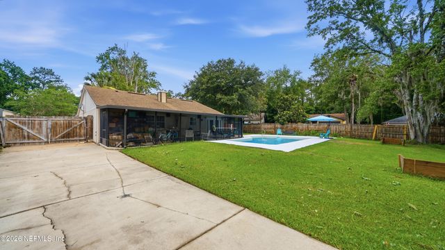 1695 SANDY HOLLOW Loop, Middleburg, FL 32068
