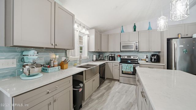 1695 SANDY HOLLOW Loop, Middleburg, FL 32068