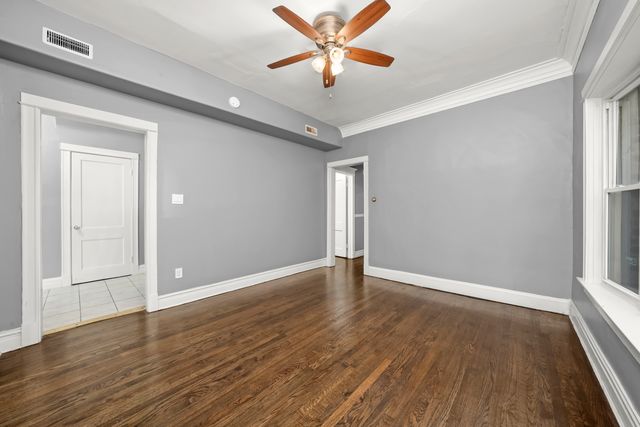 7841 S Burnham Avenue, Chicago, IL 60649