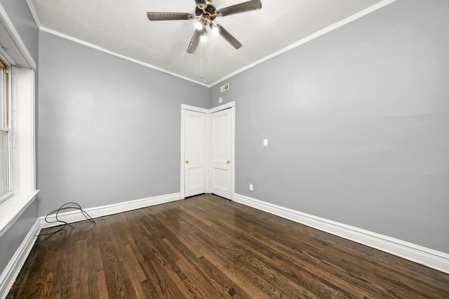 7841 S Burnham Avenue, Chicago, IL 60649