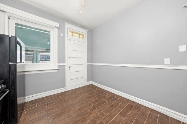 7841 S Burnham Avenue, Chicago, IL 60649