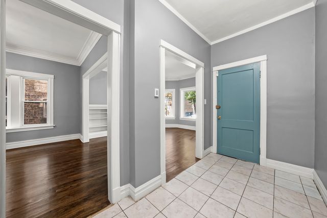 7841 S Burnham Avenue, Chicago, IL 60649