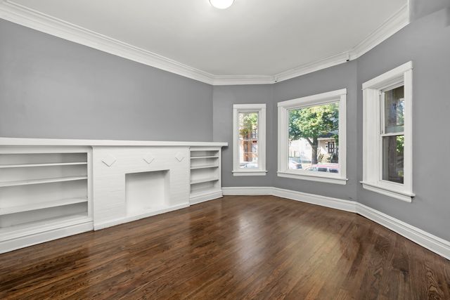 7841 S Burnham Avenue, Chicago, IL 60649