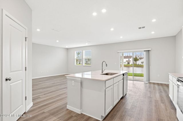 14710 CASHEW Avenue, Jacksonville, FL 32218