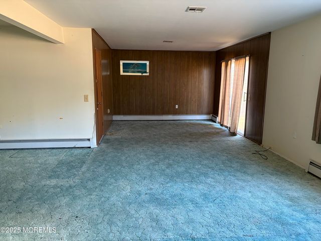 55 Selkirk Avenue, Toms River, NJ 08757