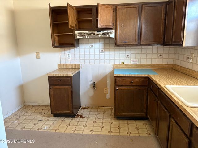 55 Selkirk Avenue, Toms River, NJ 08757