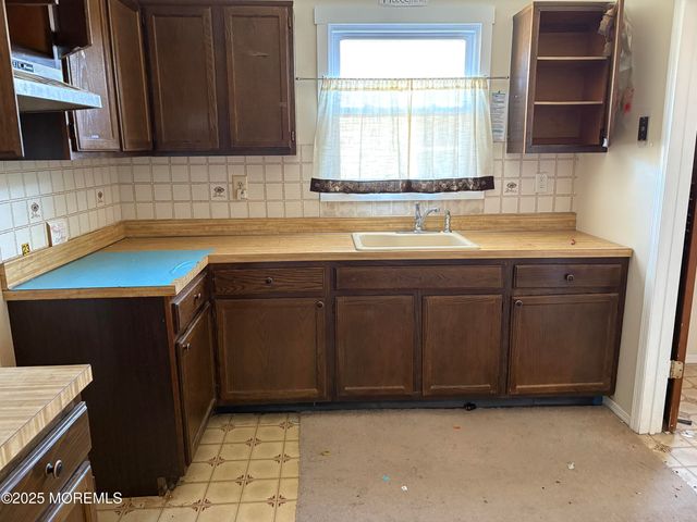 55 Selkirk Avenue, Toms River, NJ 08757