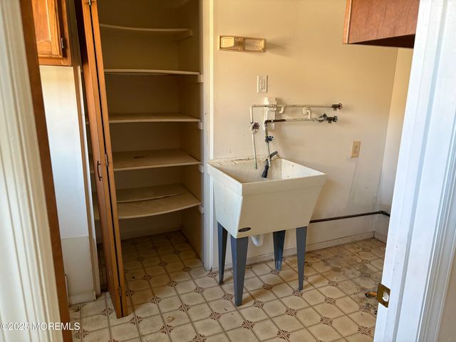 55 Selkirk Avenue, Toms River, NJ 08757