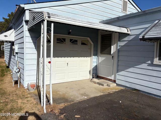 55 Selkirk Avenue, Toms River, NJ 08757