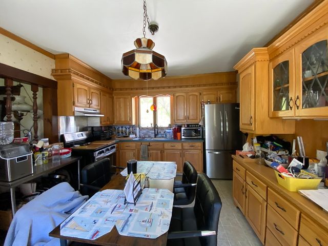 109 Brookfield Rd, Brimfield, MA 01010