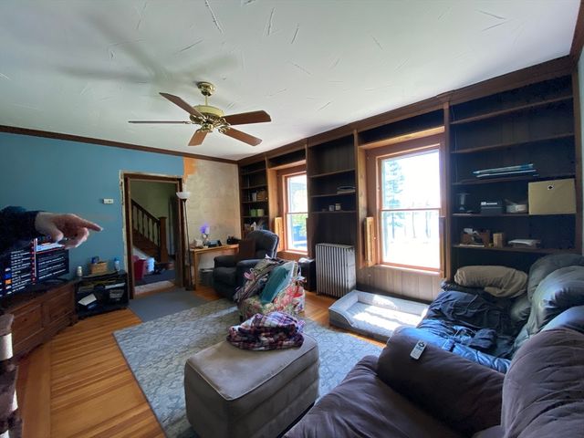 109 Brookfield Rd, Brimfield, MA 01010