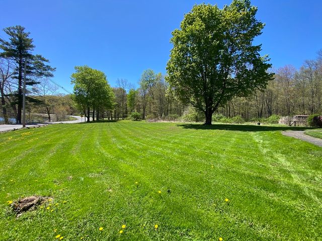 109 Brookfield Rd, Brimfield, MA 01010