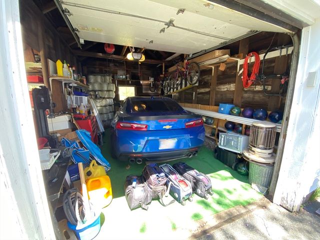 109 Brookfield Rd, Brimfield, MA 01010