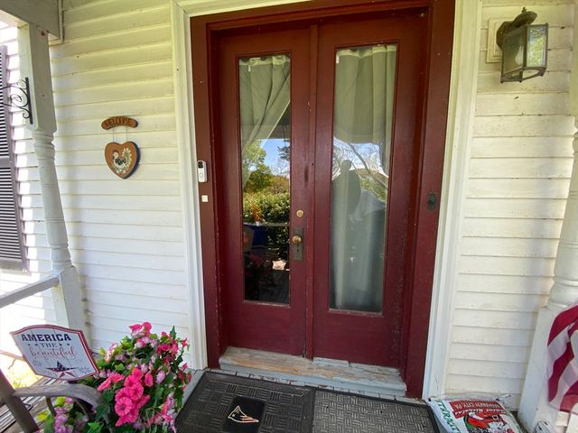 109 Brookfield Rd, Brimfield, MA 01010
