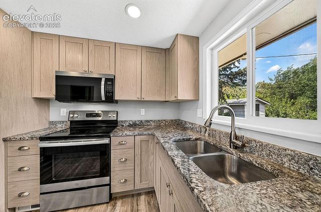320 Cranbrook Circle, Colorado Springs, CO 80906