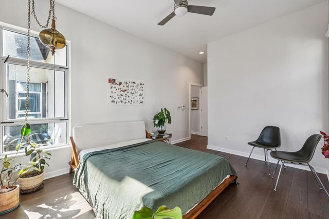 9 Ealing Ln, Oakland, CA 94608