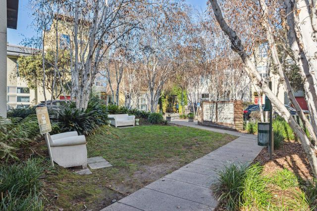 9 Ealing Ln, Oakland, CA 94608