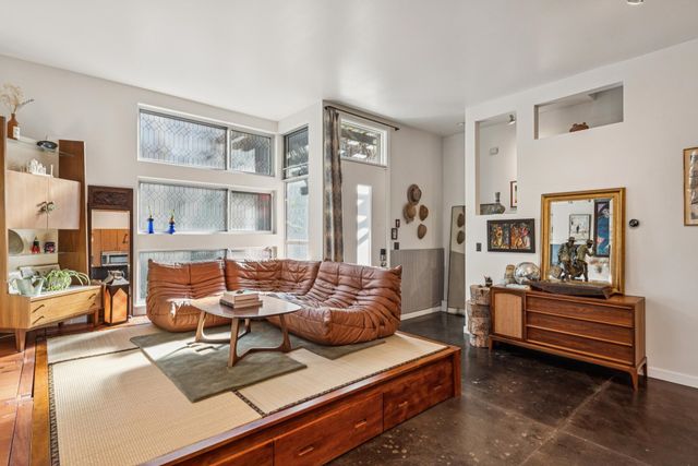 9 Ealing Ln, Oakland, CA 94608