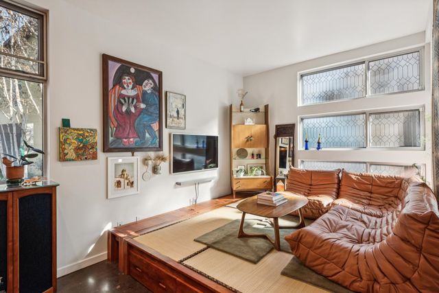 9 Ealing Ln, Oakland, CA 94608