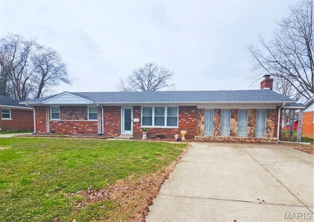 125 Marilyn Drive, Swansea, IL 62226