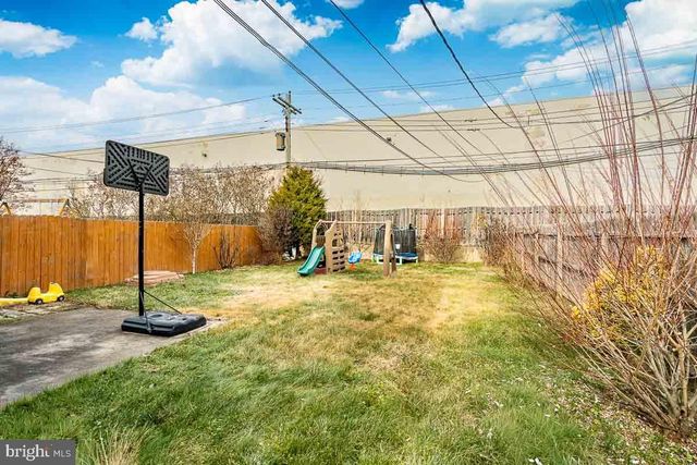 50 OAKLAND AVE, Lansdale, PA 19446