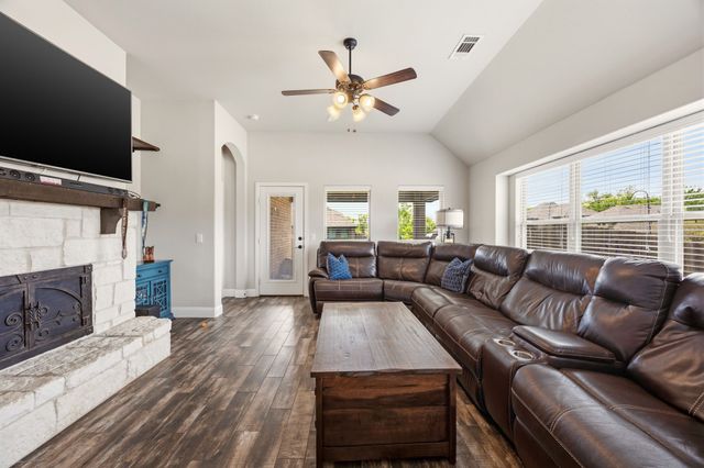 317 Thompson Drive, Van Alstyne, TX 75495