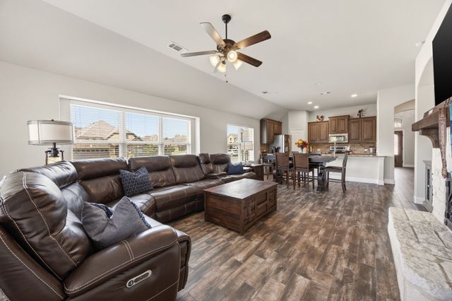 317 Thompson Drive, Van Alstyne, TX 75495