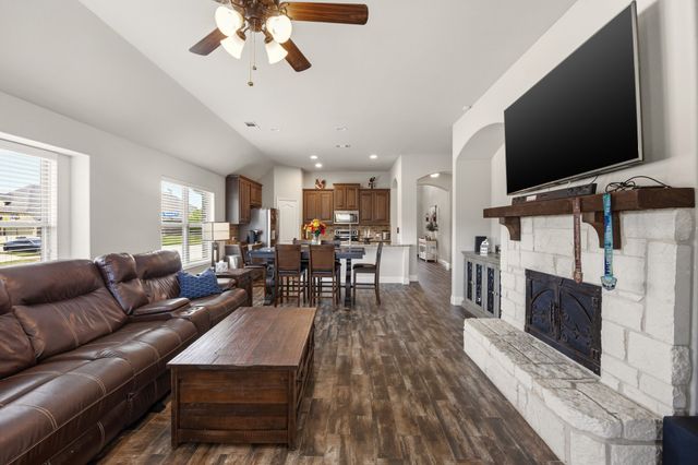 317 Thompson Drive, Van Alstyne, TX 75495