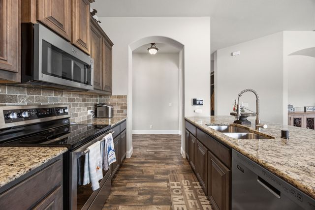 317 Thompson Drive, Van Alstyne, TX 75495