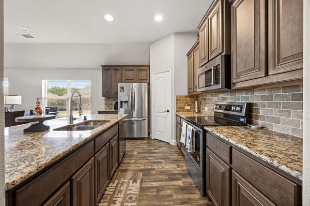 317 Thompson Drive, Van Alstyne, TX 75495