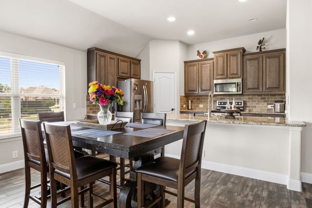 317 Thompson Drive, Van Alstyne, TX 75495