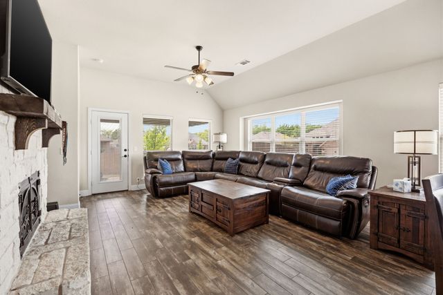 317 Thompson Drive, Van Alstyne, TX 75495