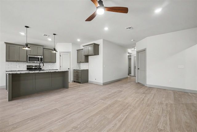 205 Pine Ave, Cache, OK 73527
