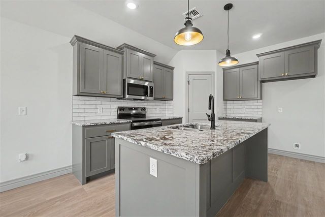 205 Pine Ave, Cache, OK 73527