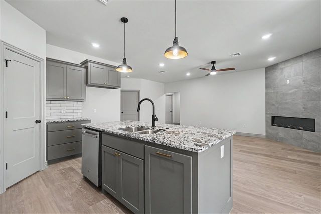 205 Pine Ave, Cache, OK 73527