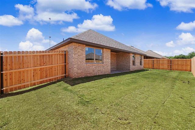 205 Pine Ave, Cache, OK 73527