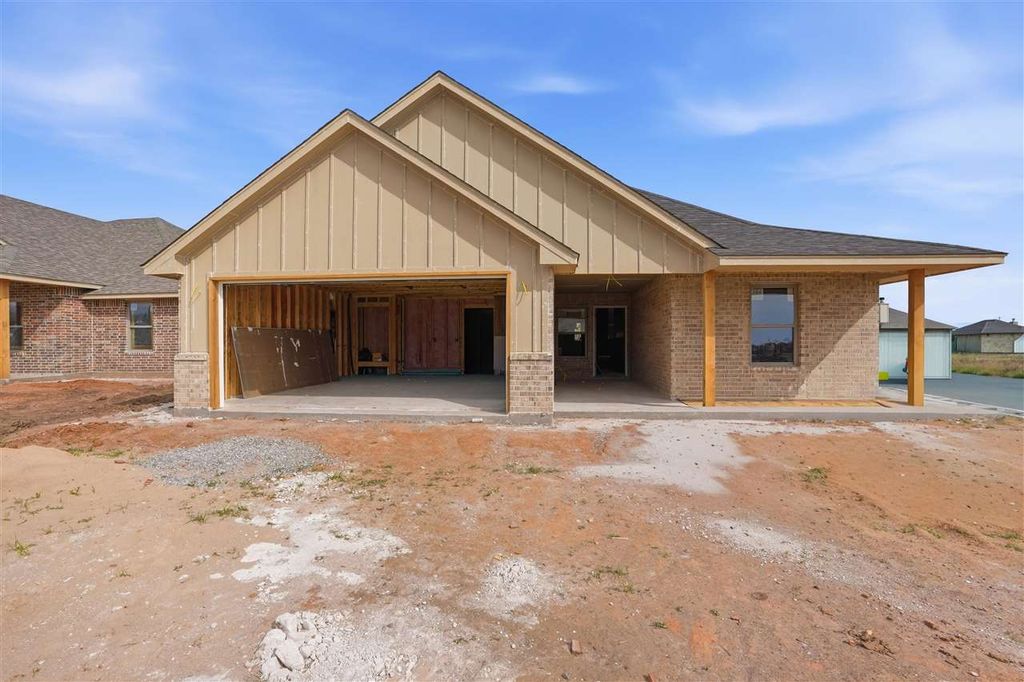 205 Pine Ave, Cache, OK 73527