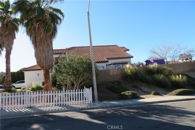 435 Questa Court, Palmdale, CA 93551