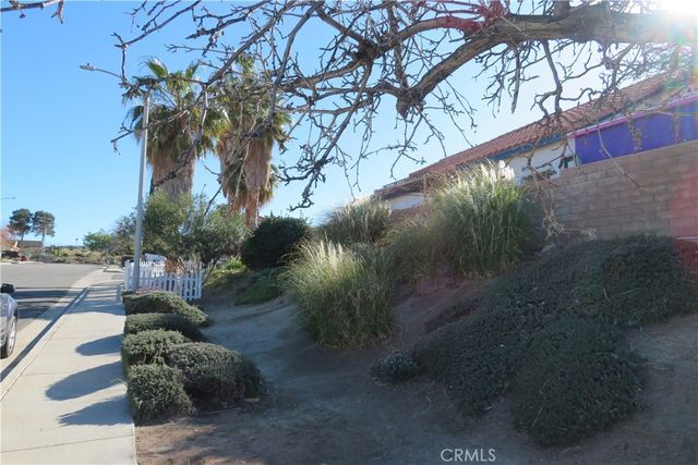 435 Questa Court, Palmdale, CA 93551
