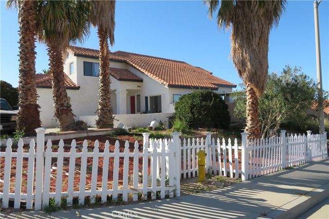 435 Questa Court, Palmdale, CA 93551