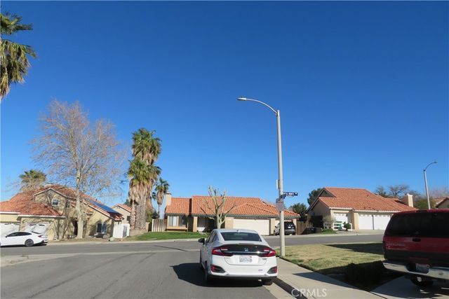 435 Questa Court, Palmdale, CA 93551