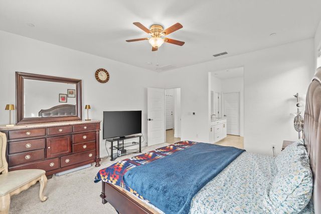 5643 Sailrock St, Sacramento, CA 95835