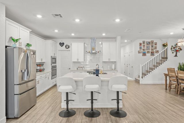 5643 Sailrock St, Sacramento, CA 95835