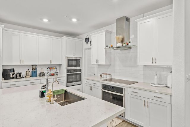 5643 Sailrock St, Sacramento, CA 95835