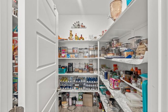 5643 Sailrock St, Sacramento, CA 95835