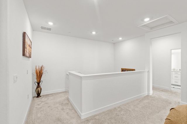 5643 Sailrock St, Sacramento, CA 95835