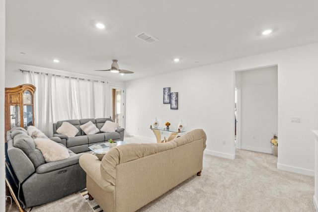 5643 Sailrock St, Sacramento, CA 95835