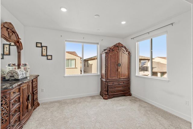 5643 Sailrock St, Sacramento, CA 95835