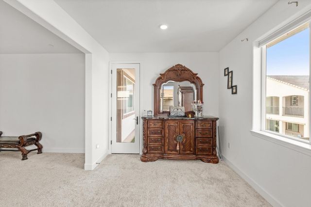 5643 Sailrock St, Sacramento, CA 95835