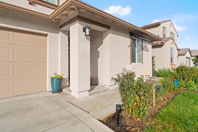 5643 Sailrock St, Sacramento, CA 95835